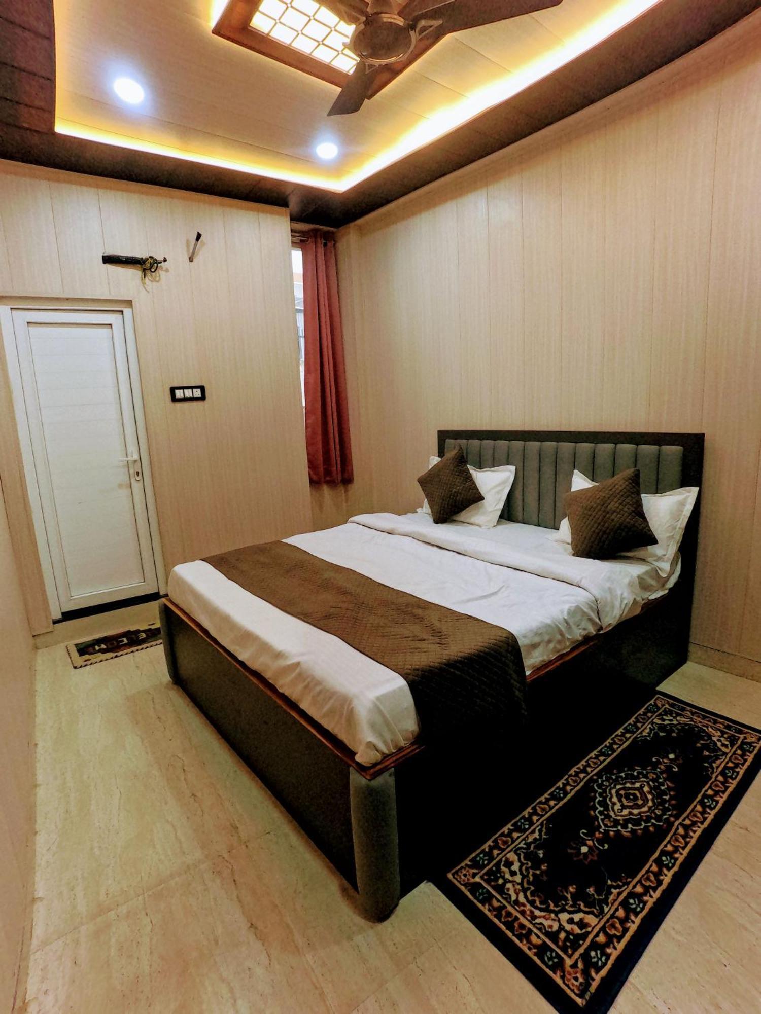 Hotel Rk Villas-500 Meter From Temple Varanasi